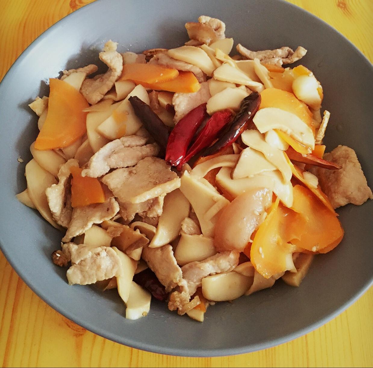 杏鲍菇炒肉的做法