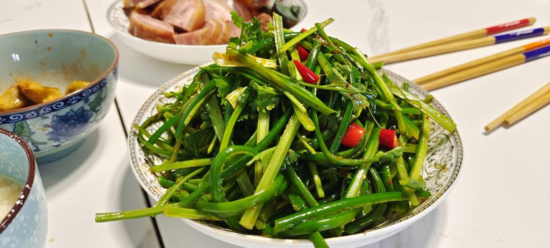 湖南口味凉拌手撕蒜苔