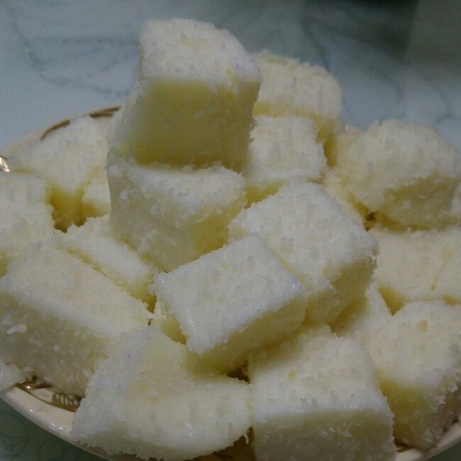 椰丝牛奶小方糕
