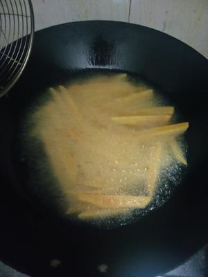 超简单自制炸红薯条的做法 步骤5