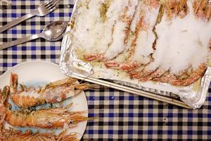 百里香海盐烤虾的做法 步骤5