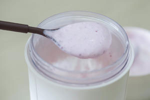 制作超简单的蔓越莓果冰淇淋（无蛋）的做法 步骤5