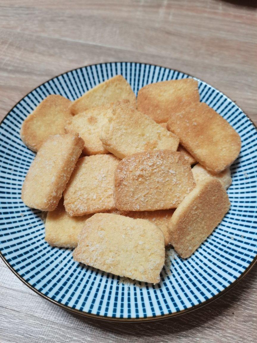 酥得掉渣渣的三角椰蓉酥