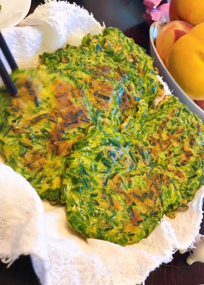 懒人韭菜馅饼，切一切，拌一拌，煎一煎就做好了