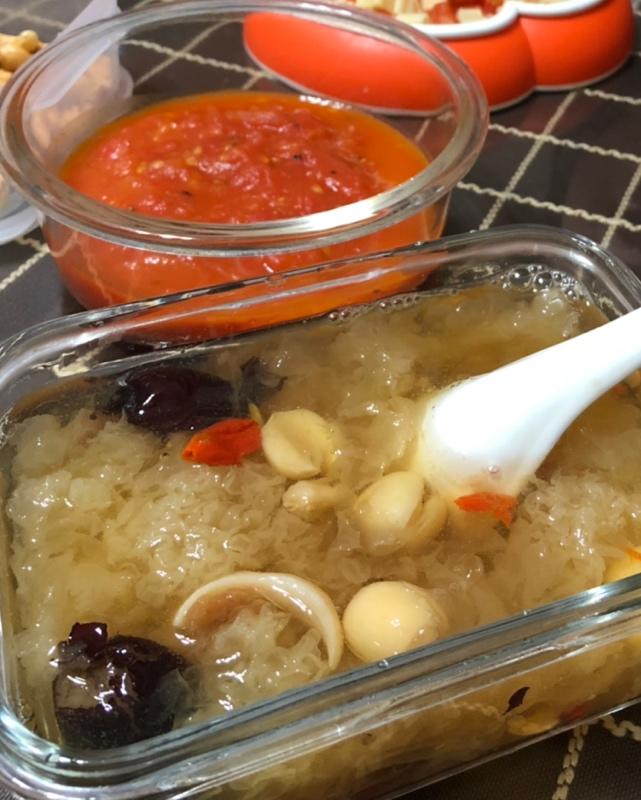 【甜蜜工坊】银耳莲子汤