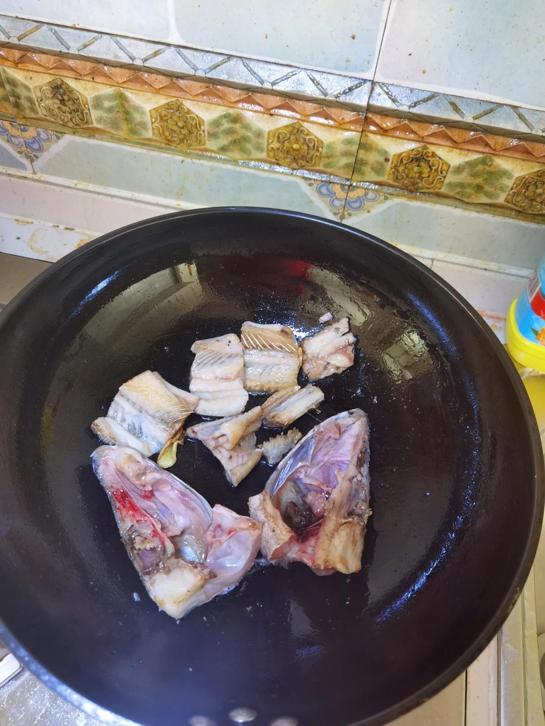 鱼骨滚丝瓜汤