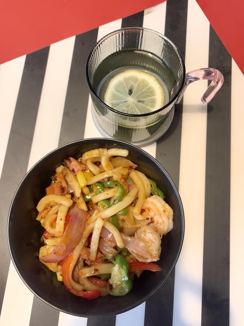 🔥爆好吃的黑椒虾仁炒乌冬面㊙️吃一口就沦陷❗️