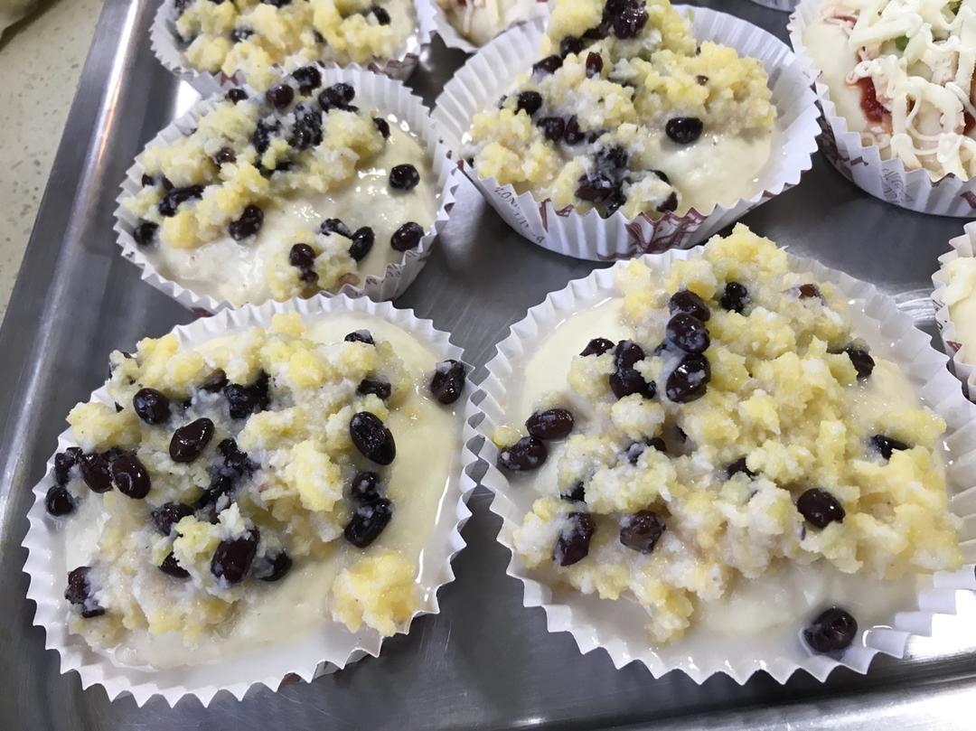 椰蓉蜜豆泡浆面包