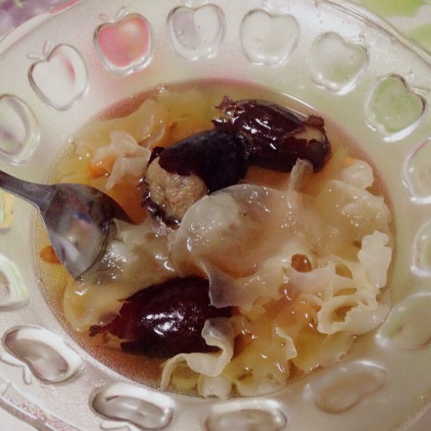 红枣银耳莲子羹