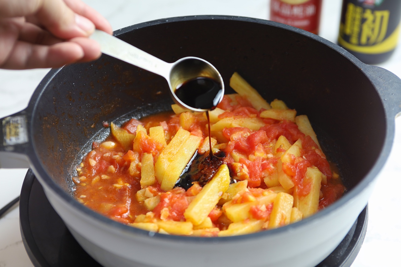 西红柿炒土豆条的做法 步骤9
