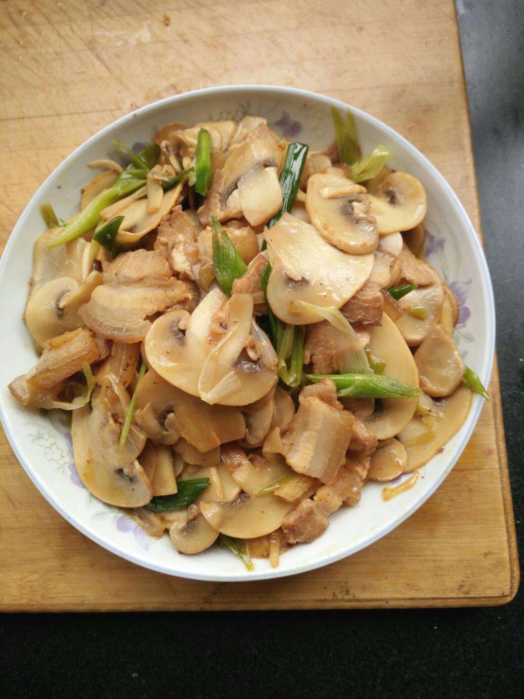 口蘑炒肉片
