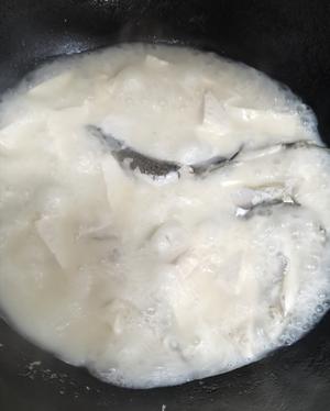奶白色的豆腐鱼汤的做法 步骤4