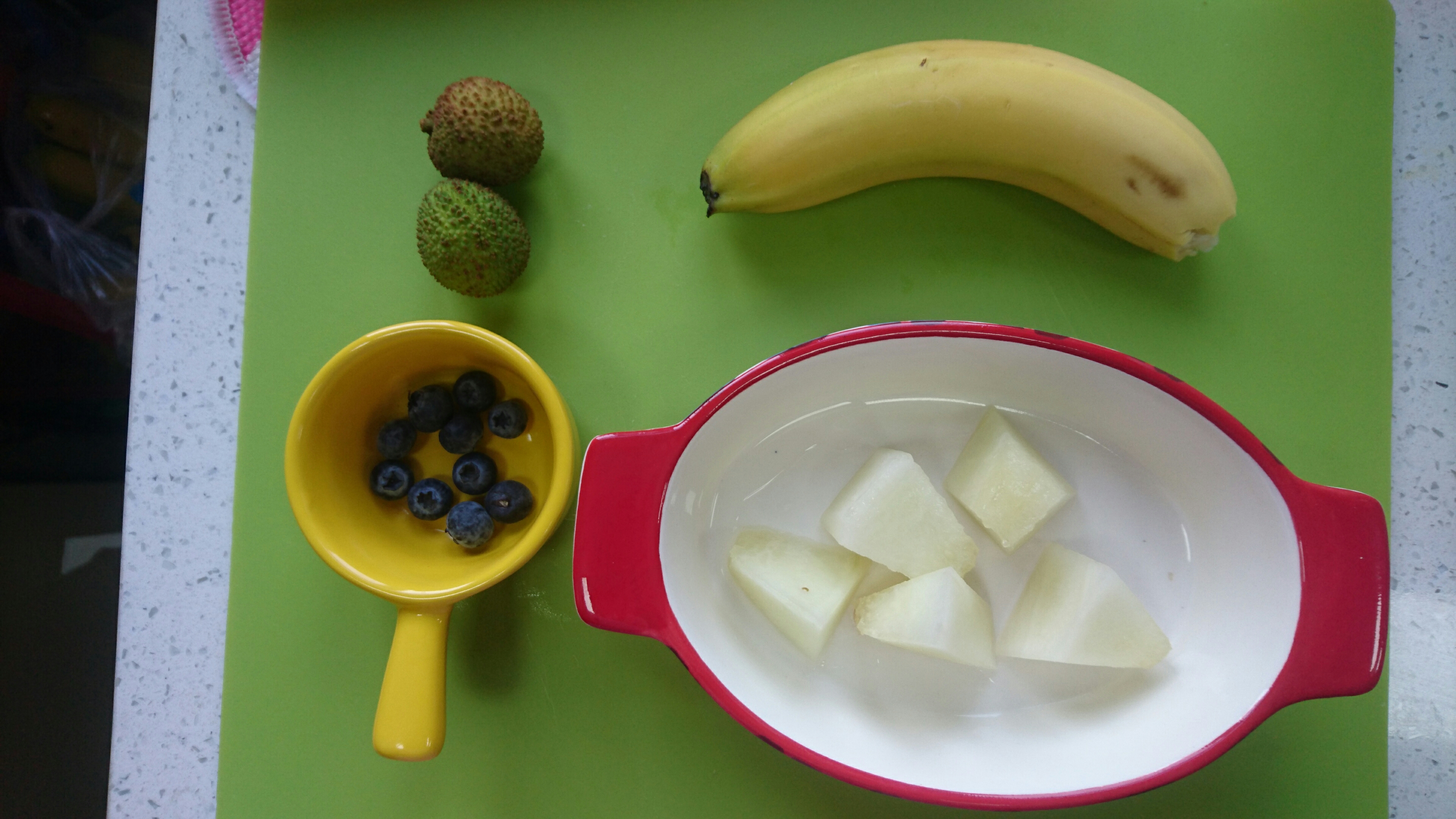 早餐牛奶泡水果的做法 步骤2