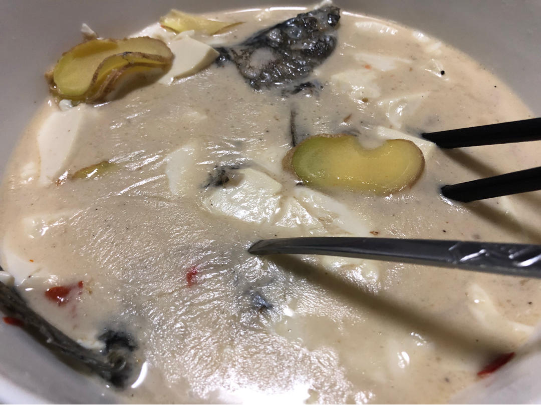 多次失败才知道秘诀的😄鲫鱼豆腐汤，鱼头豆腐汤也一样，超超超简单