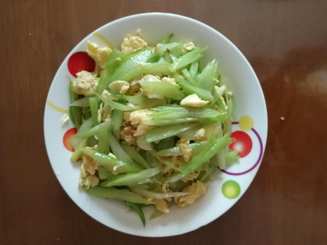 芹菜炒鸡蛋