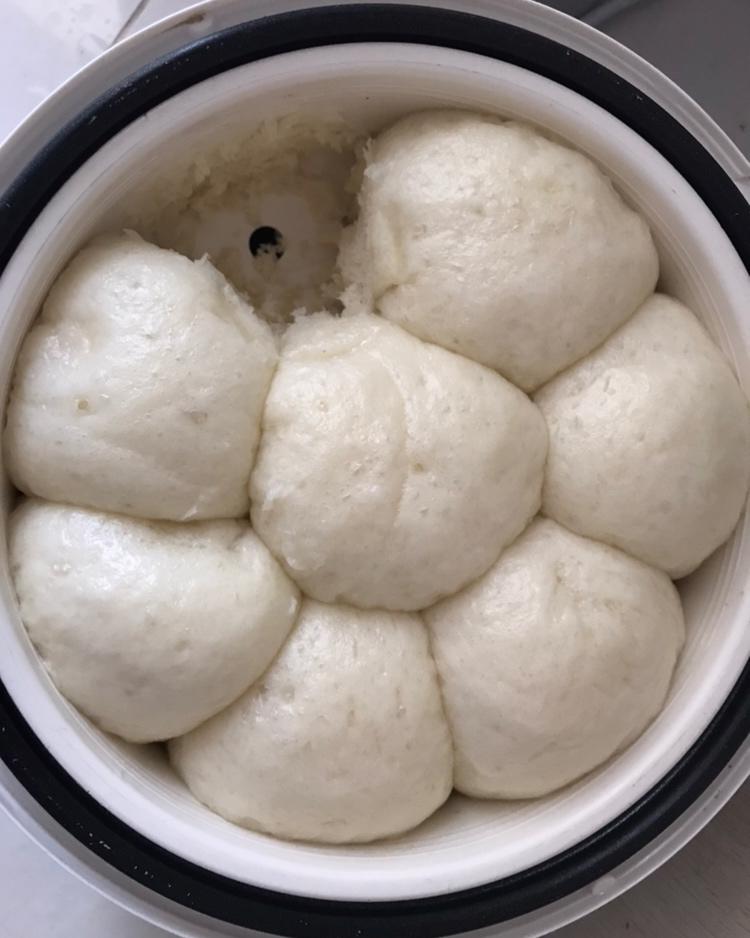 像面包般柔软的奶香馒头（最简单的揉面做法)