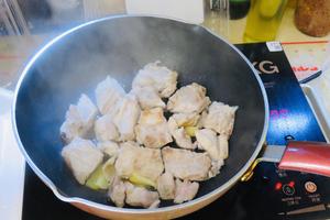 鸡块排骨炖土豆冬笋的做法 步骤5