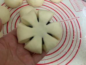 豆沙花朵面包的做法 步骤6