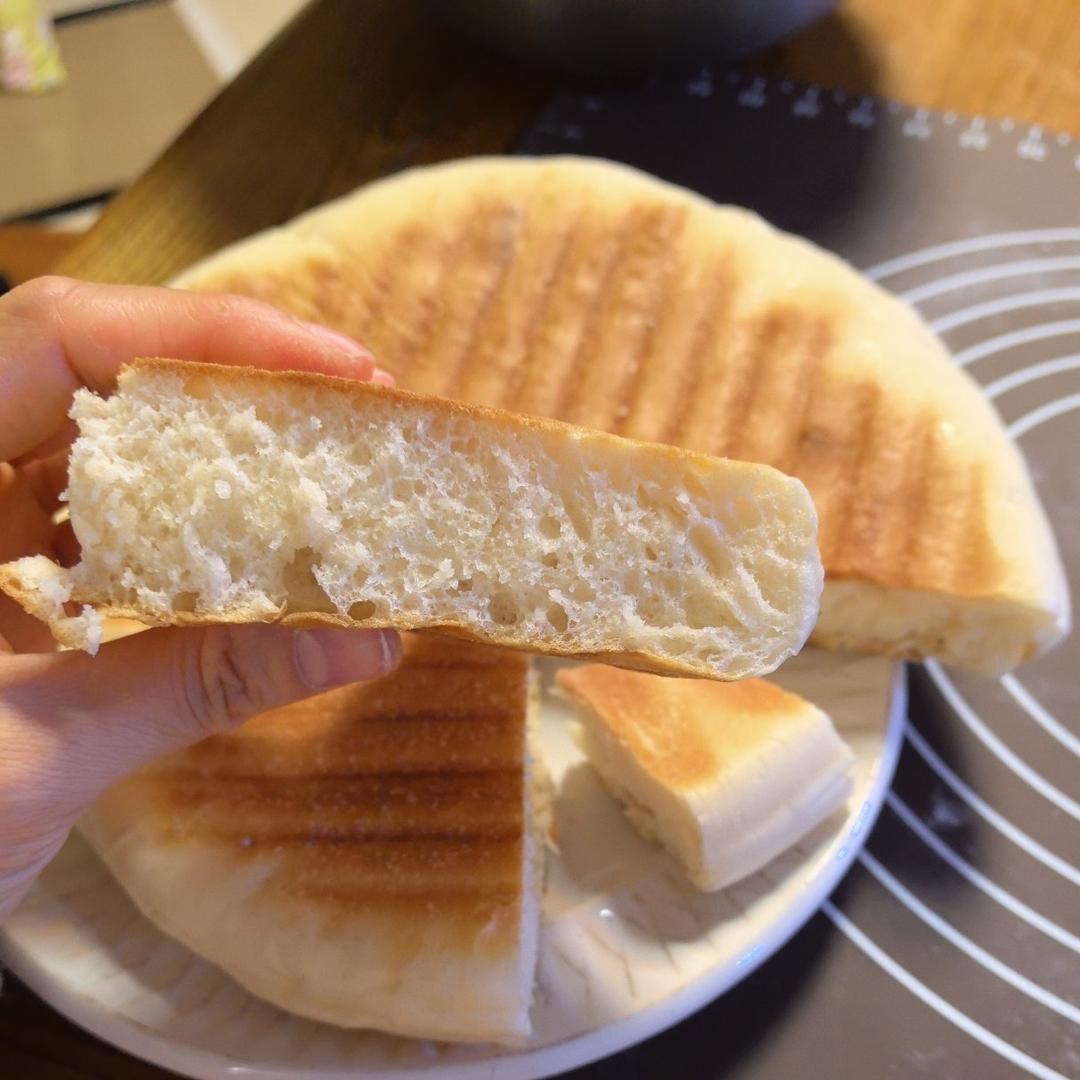 外表焦香、内里松软的发面饼