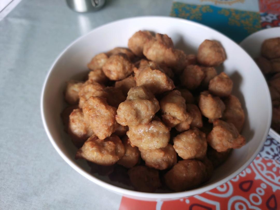炸猪肉丸子
