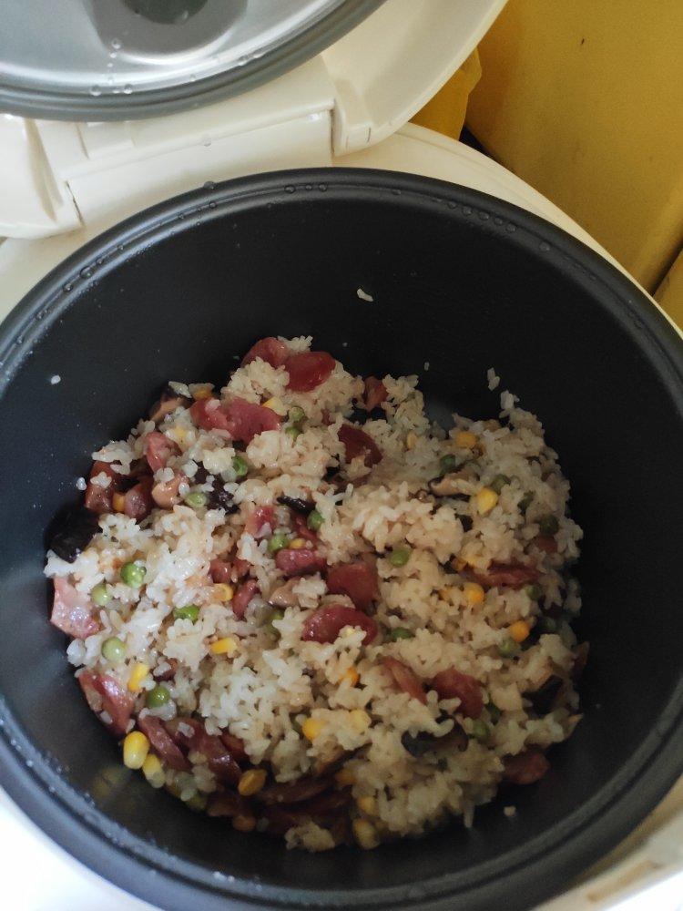 电饭锅版腊味饭（苗家香肠）