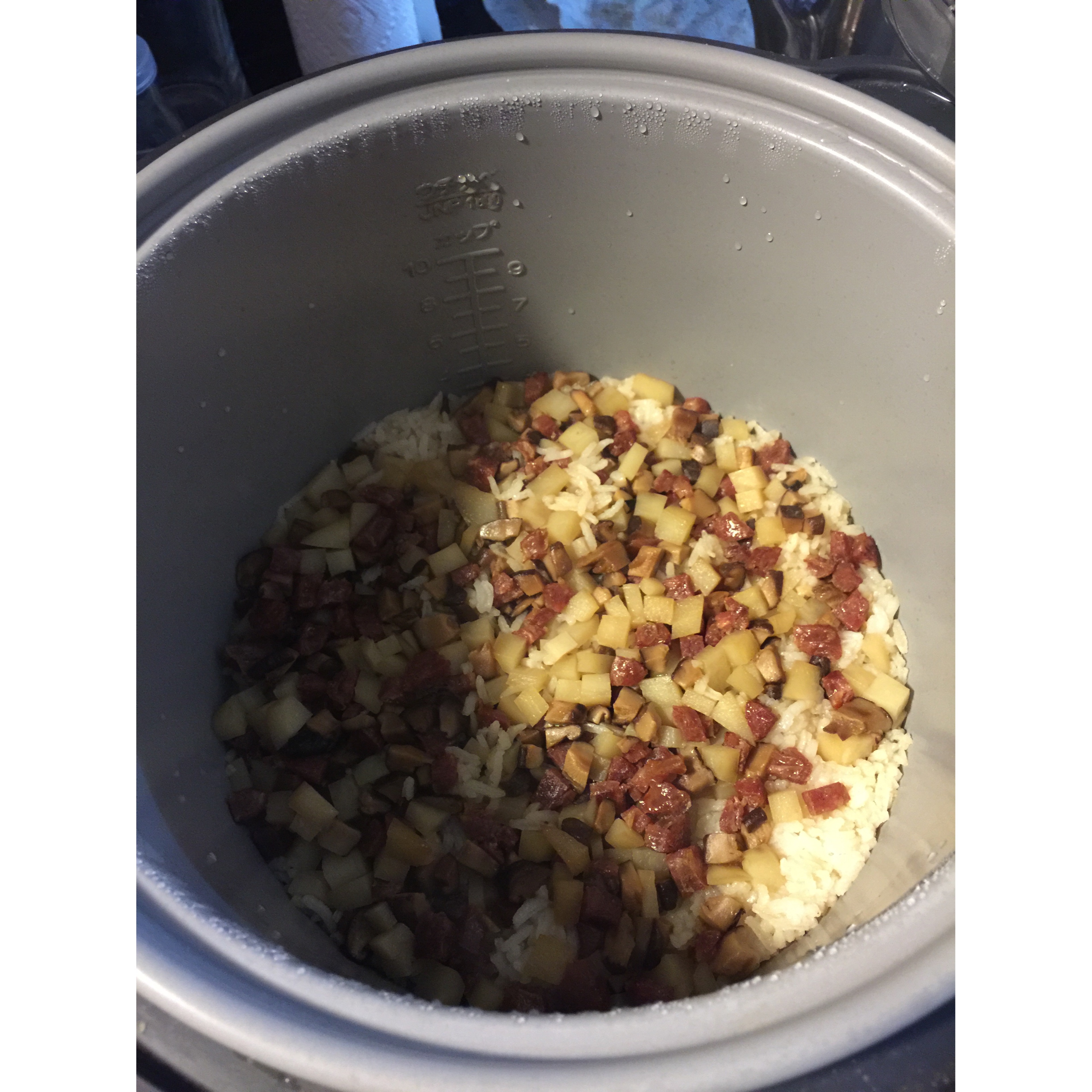 香菇土豆腊肠焖饭