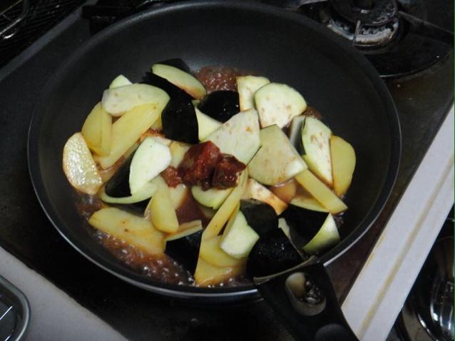 腐乳烧土豆茄子的做法 步骤6