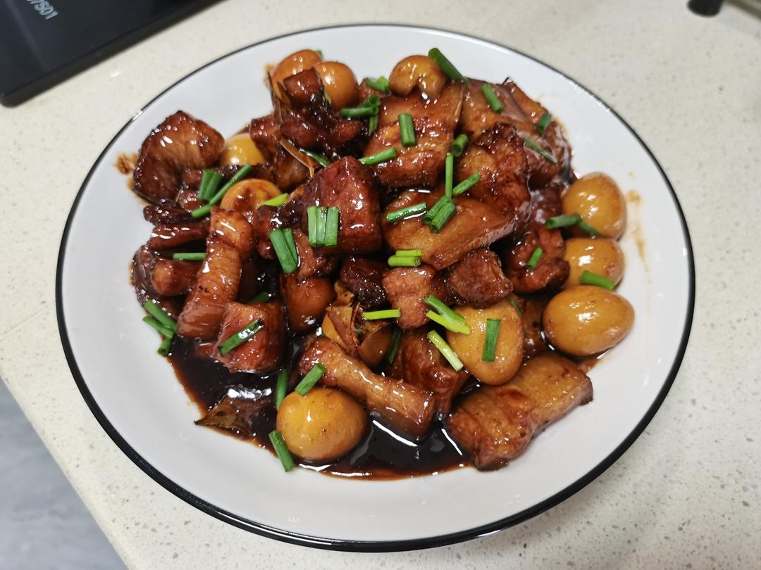 今天这个鹌鹑蛋红烧肉 简直不要太下饭了