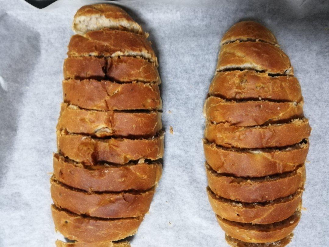 全麦蔓越莓核桃软欧包