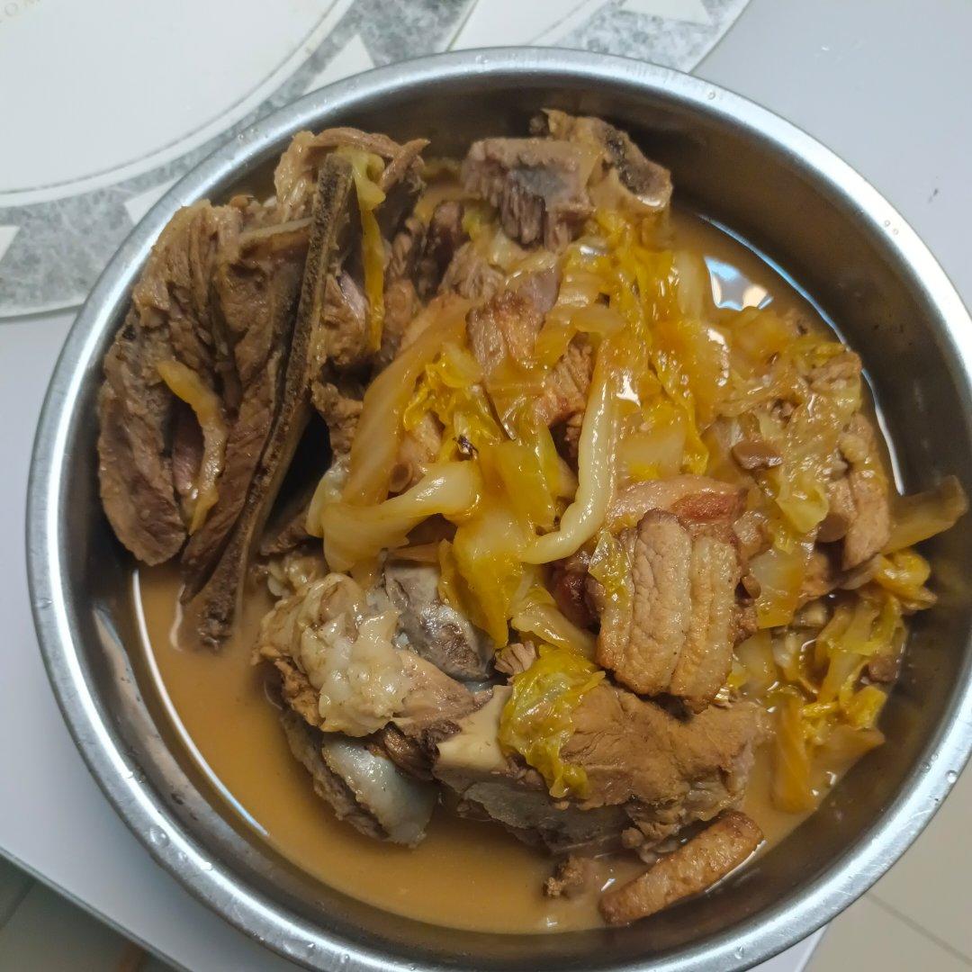 酸菜炖大骨头