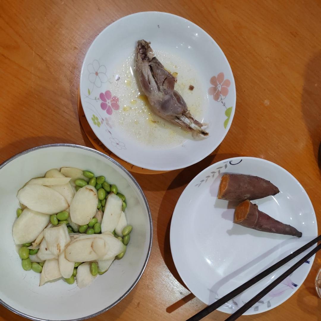 茭白毛豆炒鸡丁