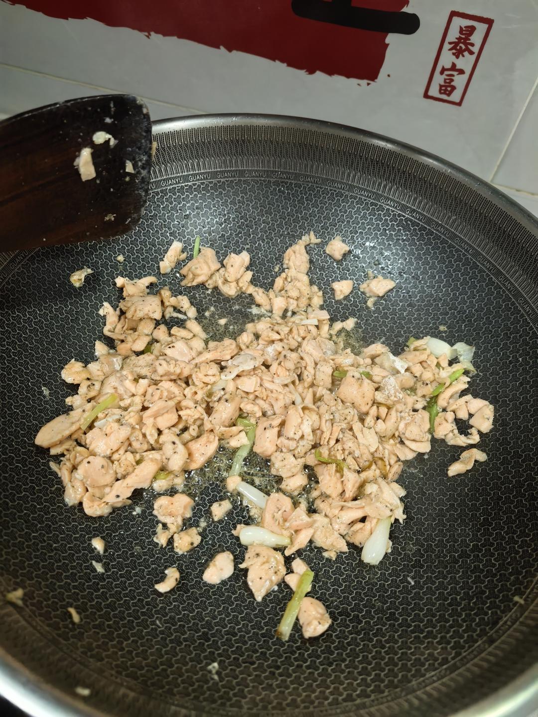 三文鱼肉碎蛋炒饭