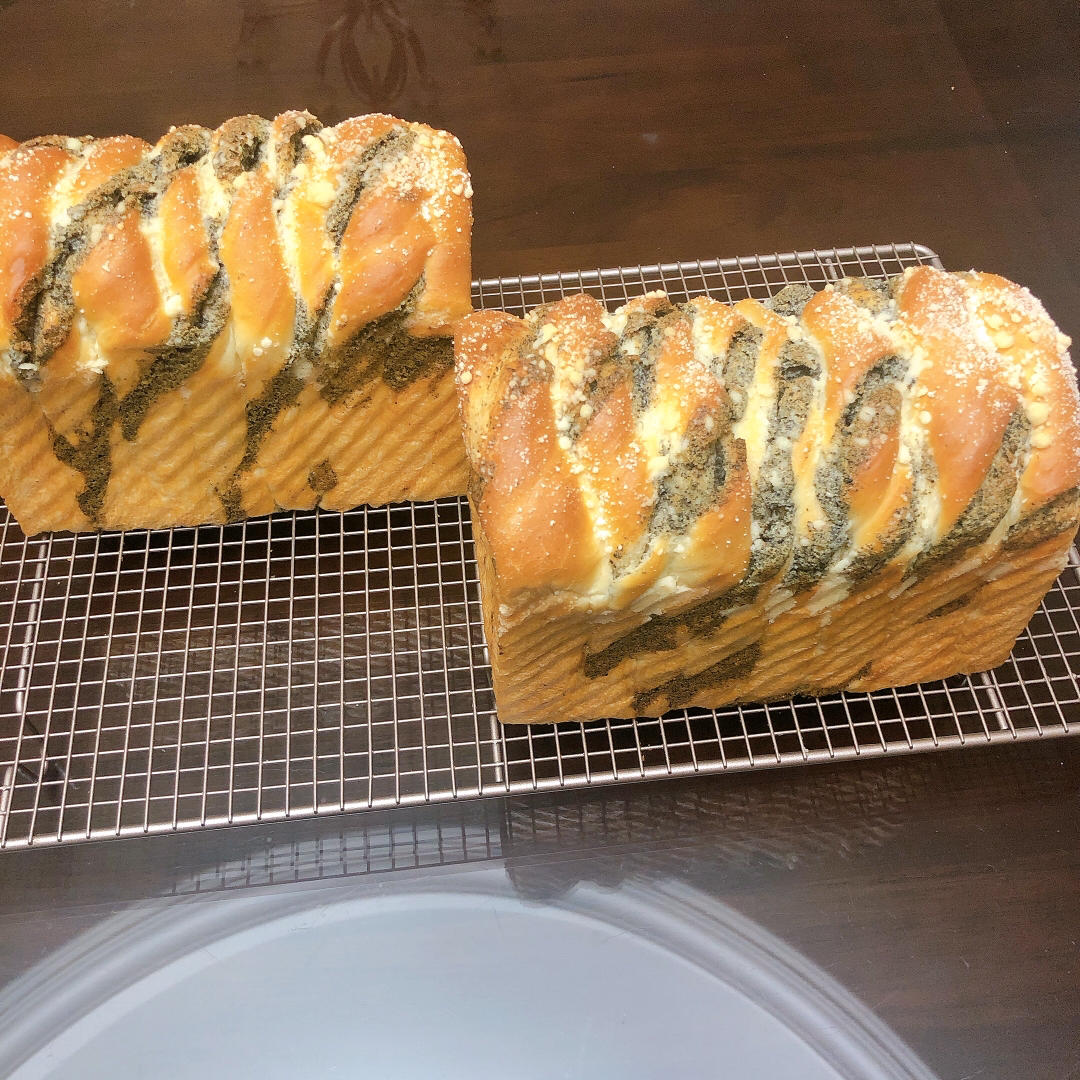 料多多系列--黑芝麻奶酥小吐司
