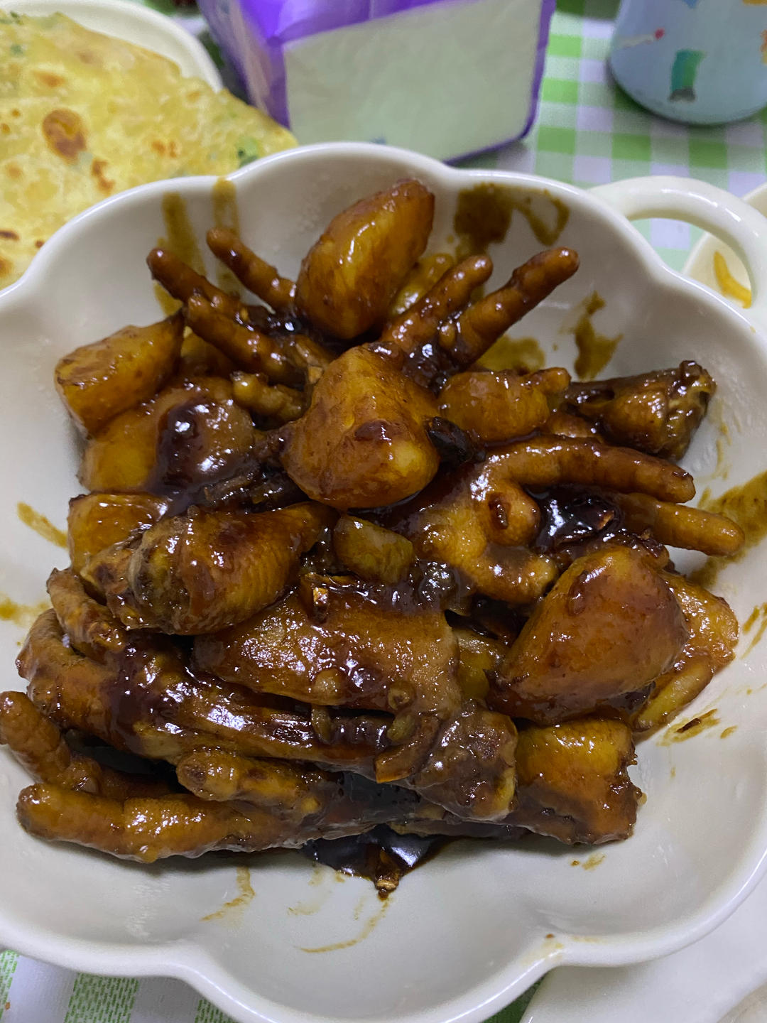 好吃到手指都吃掉的卤鸡爪