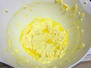 超香经典黄油曲奇的做法 步骤2