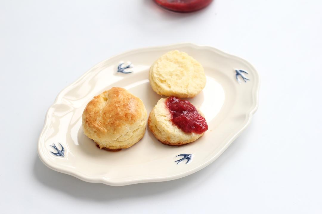 【视频】3分钟 奶油司康Scone(可能是世界上最快手的司康) 消耗淡奶油～