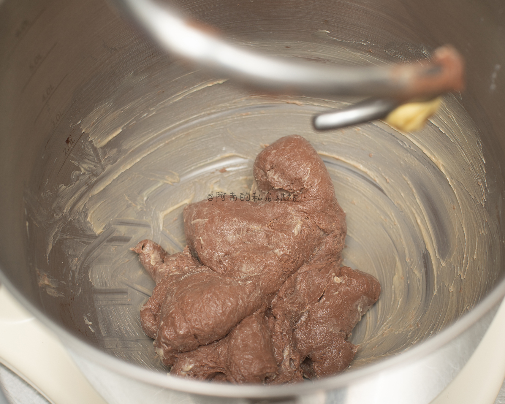 松软拉丝的巧克力可可豆餐包！的做法 步骤3