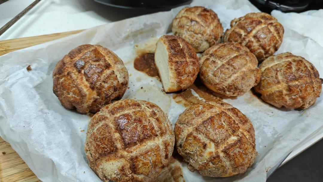 好吃到炸裂的港式菠萝包（附带制作酥皮的小视频）