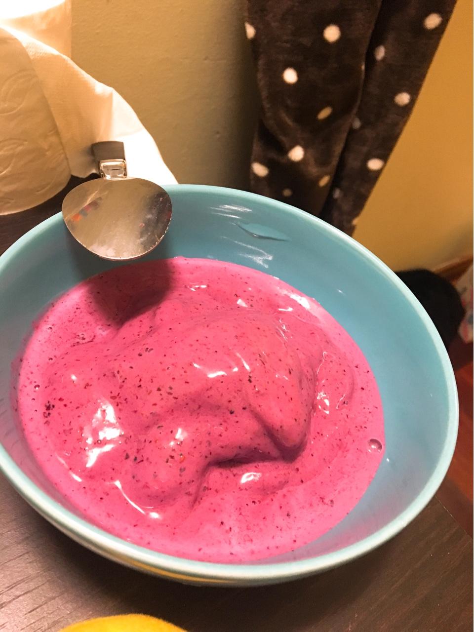 Mixed berry and veggie smoothie 莓果蔬菜奶昔