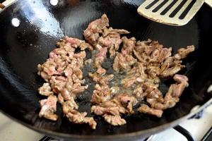 牛肉泡菜炒饭的做法 步骤1