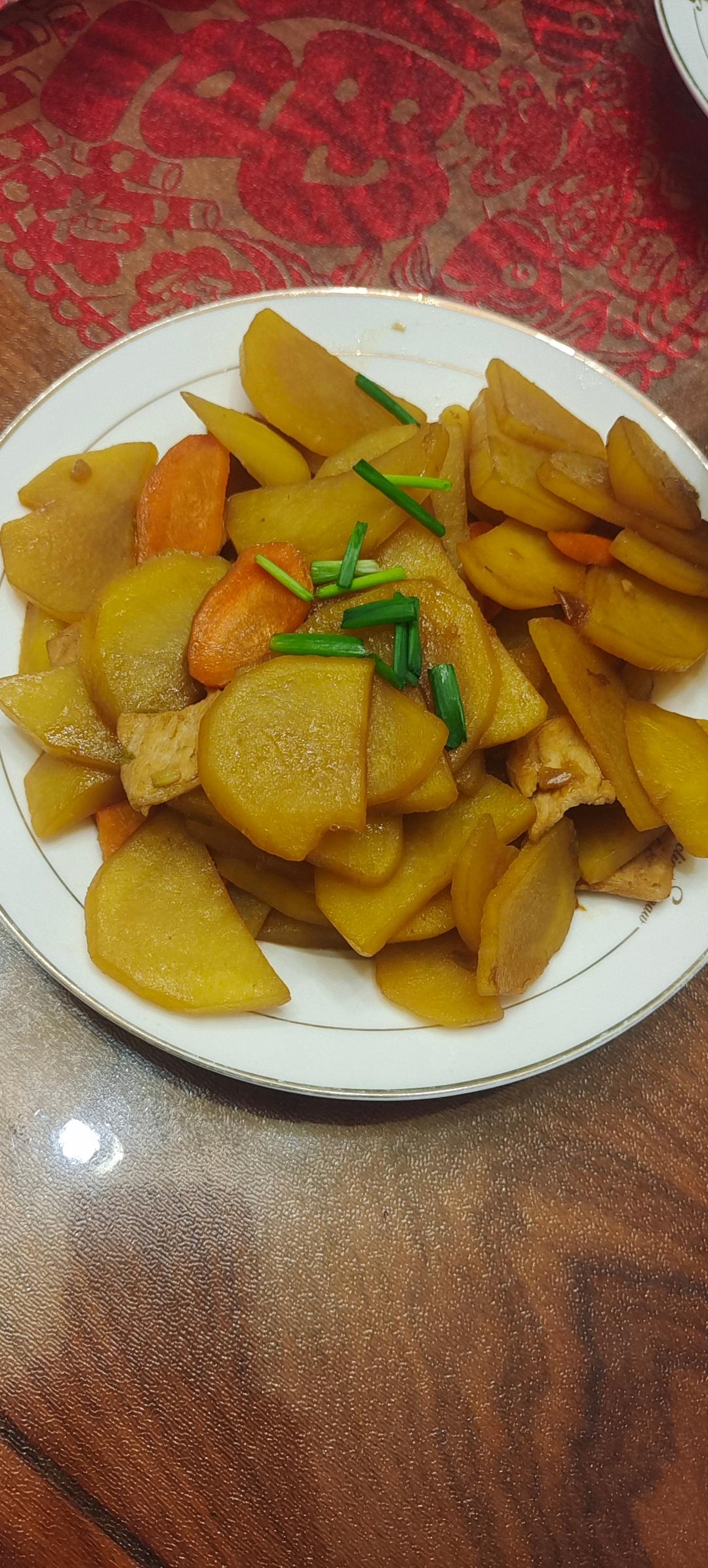 红烧土豆片