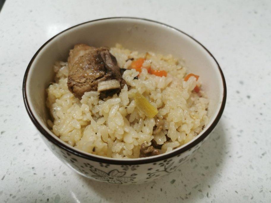 喷香排骨焖饭（爆好吃）
