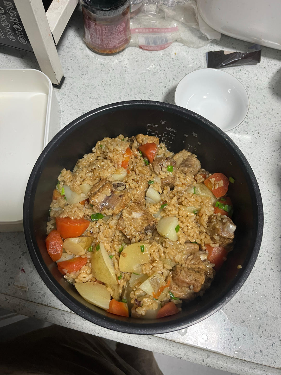 【排骨焖饭】