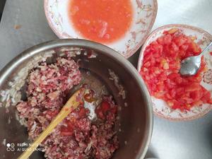 西红柿牛肉饺子的做法 步骤3