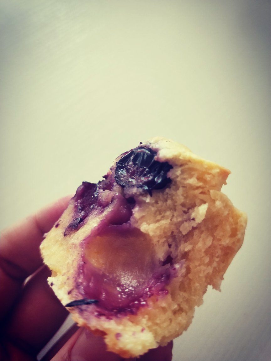 宝宝辅食：爆浆蓝莓玛芬—健康无添加，让酸酸甜甜的蓝莓在口中爆发吧。