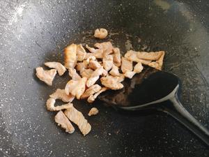 干煸肉炒竹笋的做法 步骤6