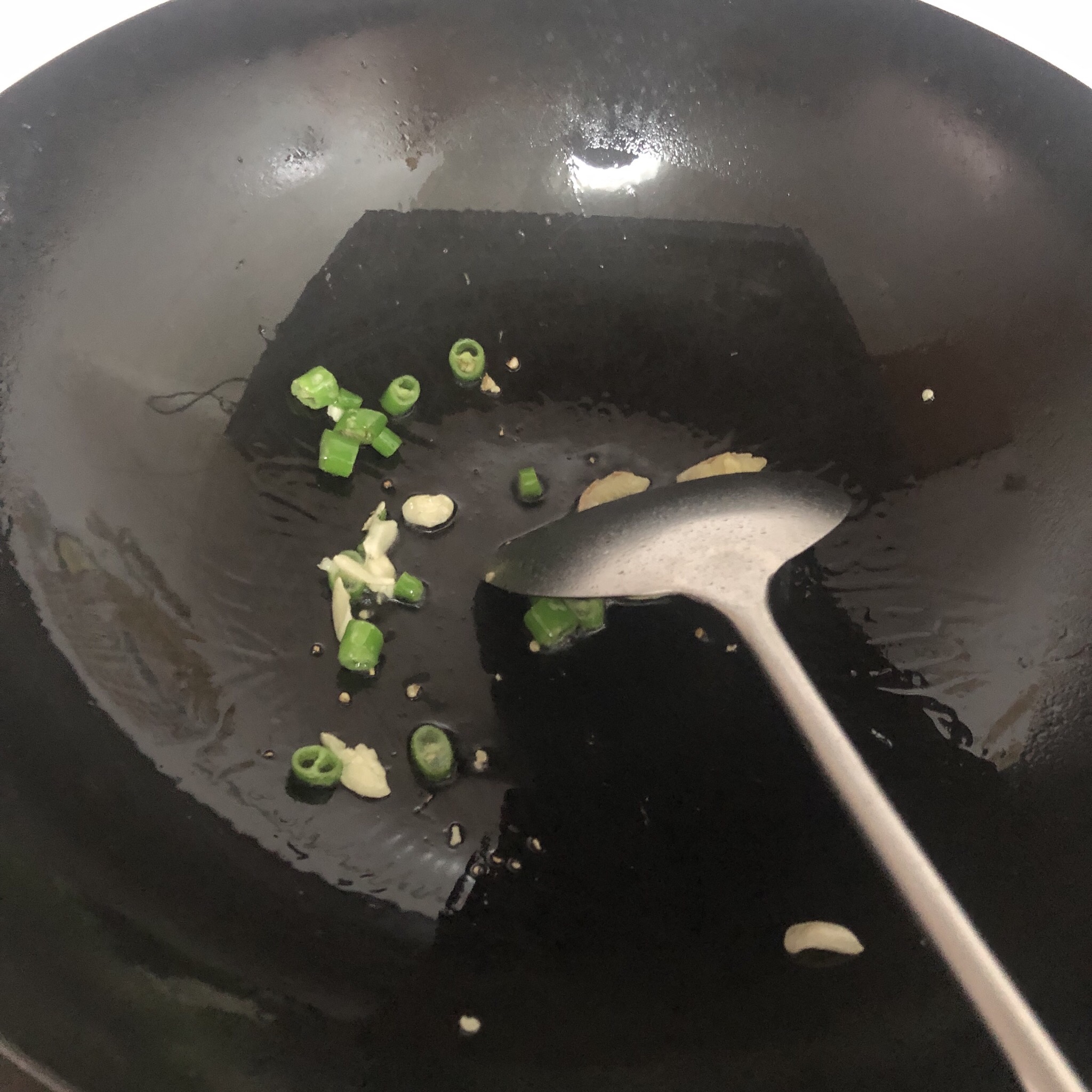 青椒炒毛豆榨菜的做法 步骤4