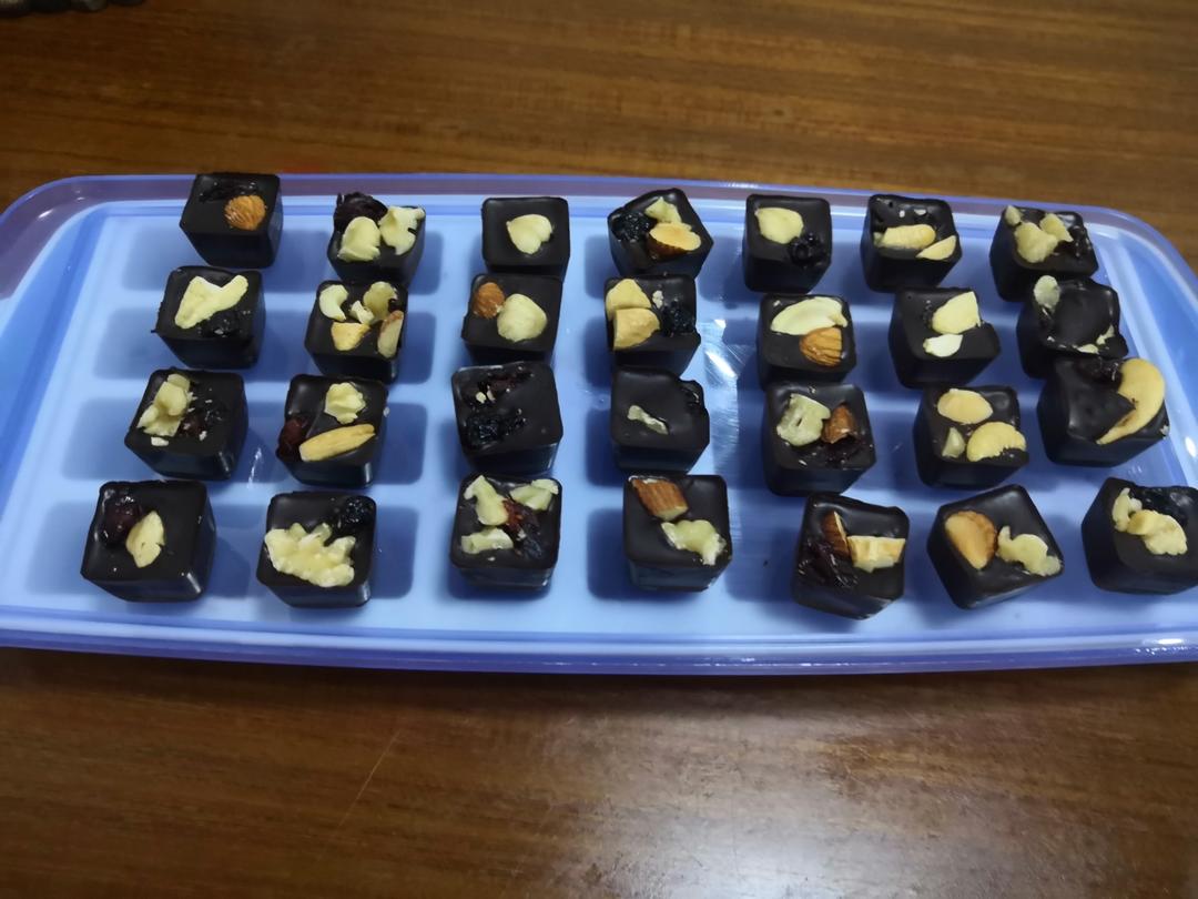 自制超简单坚果黑巧克力