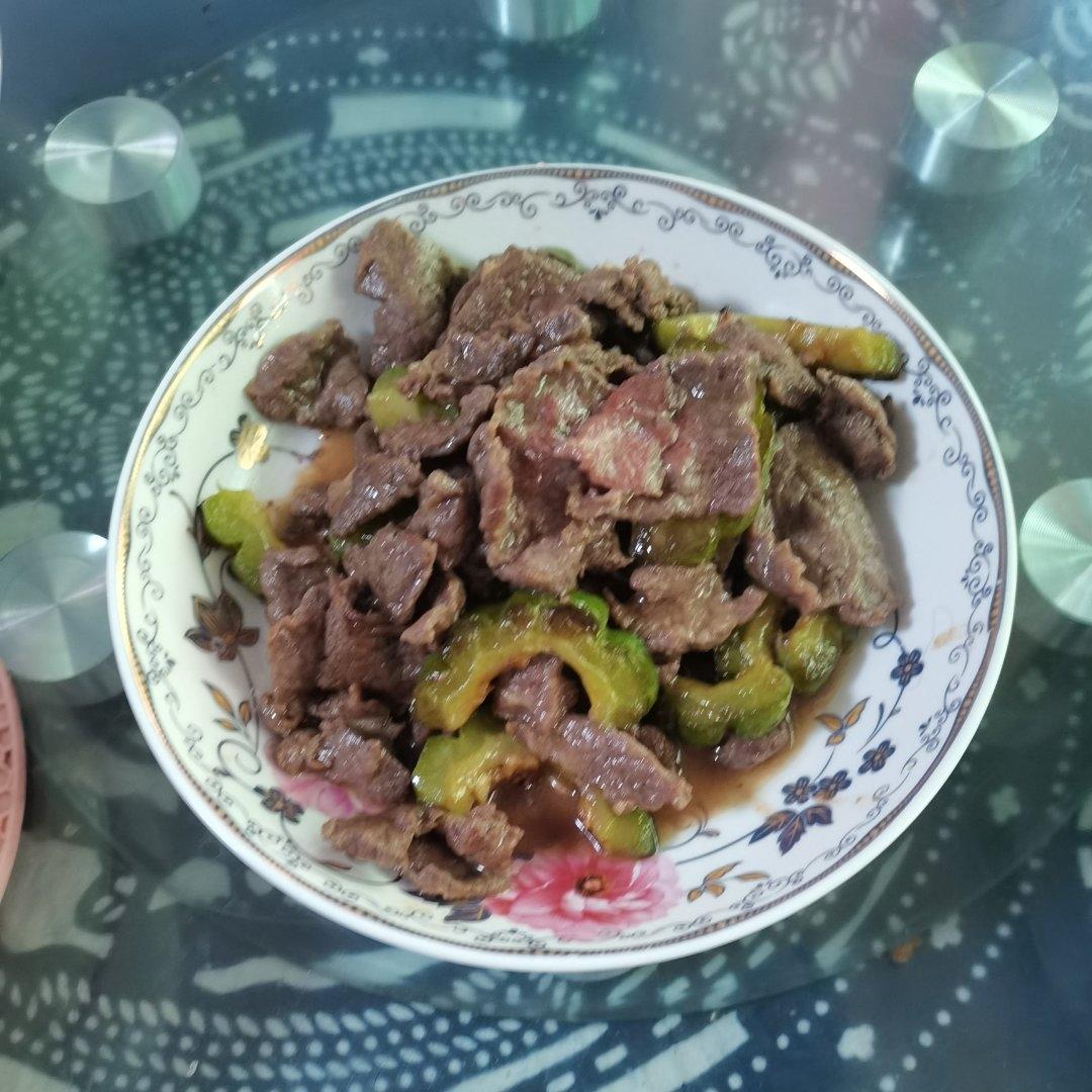 家庭版的~苦瓜炒牛肉