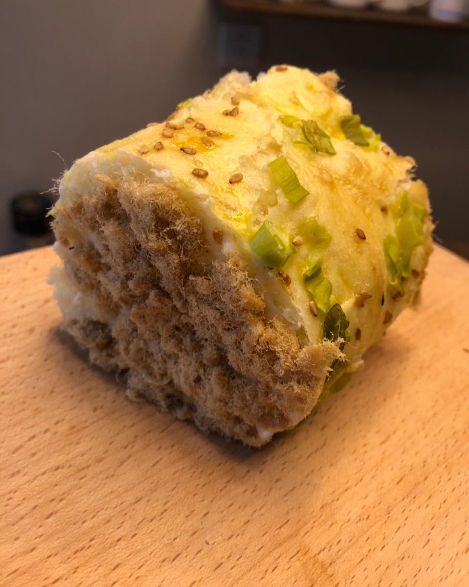 香葱肉松面包卷